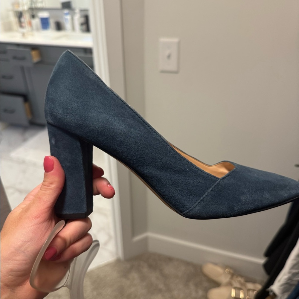 Elegant Blue Suede Pumps